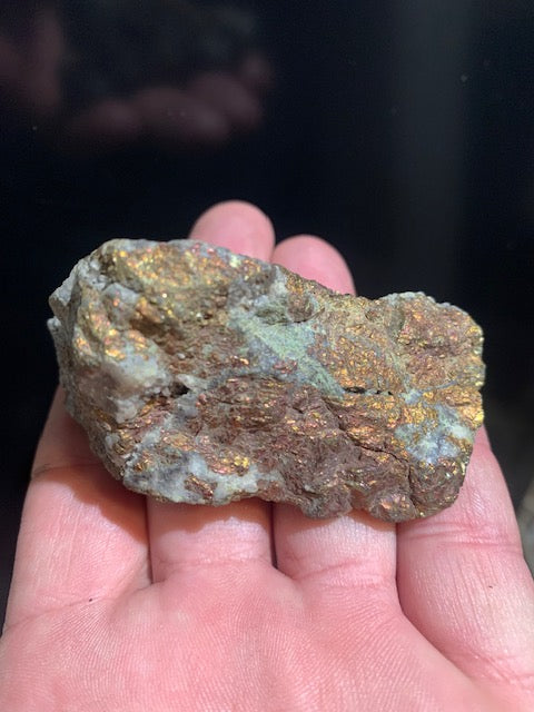Chalcopyrite, spécimen brut de 72 x 42 x 37 millimètres - 120,7 grammes