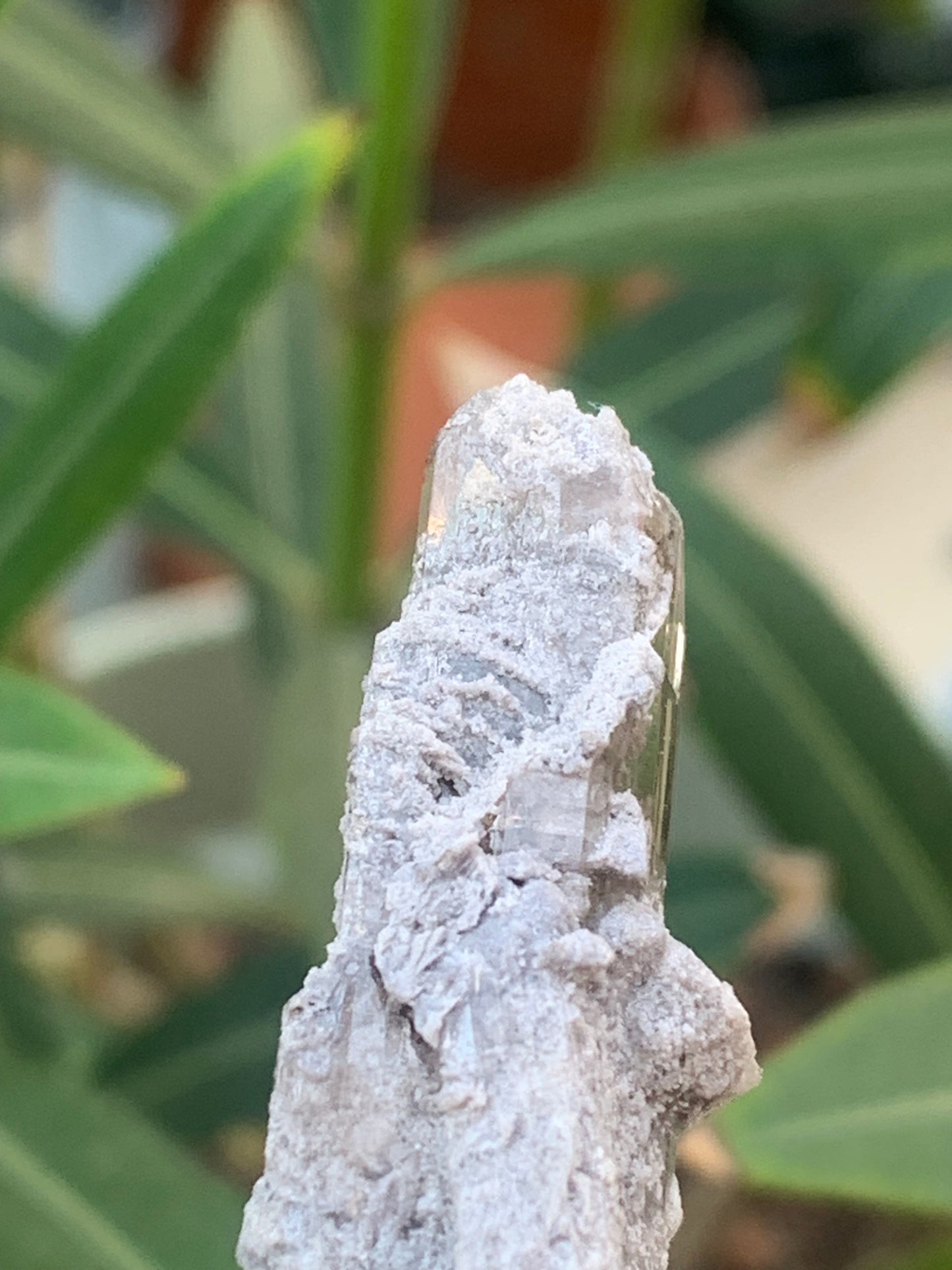 Topaze Impériale, superbe cristal naturel de 55mm x18 x15 - 13,1 grammes. Belle pièce de collection, unique et assez rare !