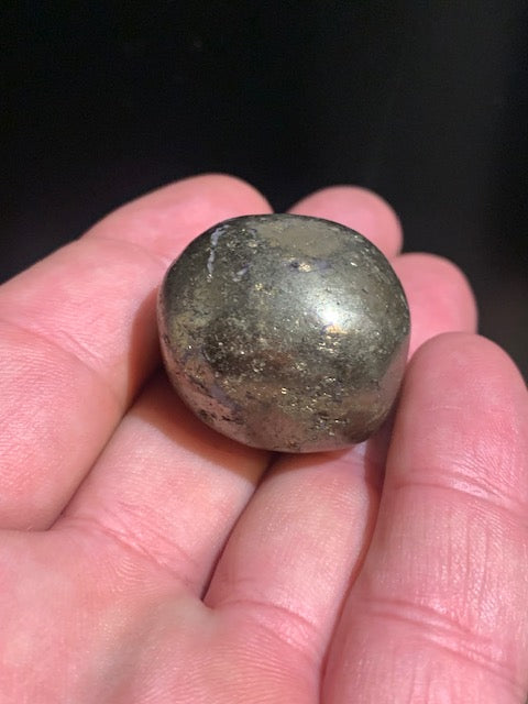 Chalcopyrite – Pierre roulée (polie) – 30 x 29 x 26 mm – 52 gr.