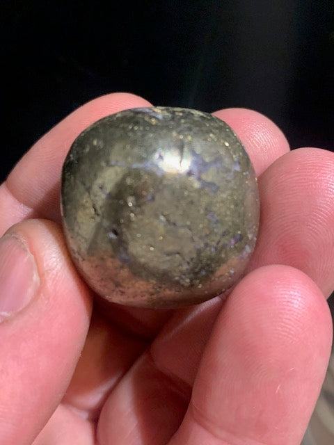 Chalcopyrite – Pierre roulée (polie) – 30 x 29 x 26 mm – 52 gr.