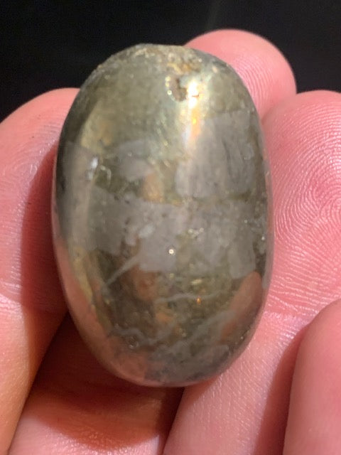 Chalcopyrite – Pierre roulée (polie) – 35 x 23 x 21 mm – 44,5 gr.