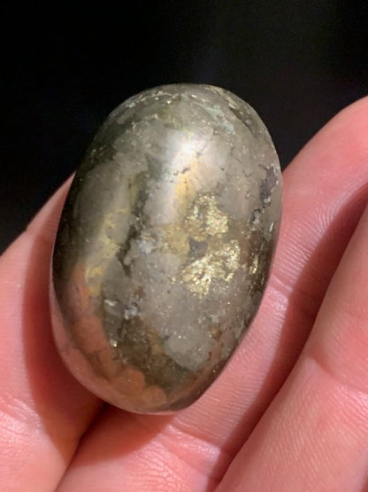 Chalcopyrite – Pierre roulée (polie) – 35 x 23 x 21 mm – 44,5 gr.