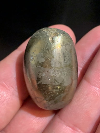 Chalcopyrite – Pierre roulée (polie) – 35 x 23 x 21 mm – 44,5 gr.