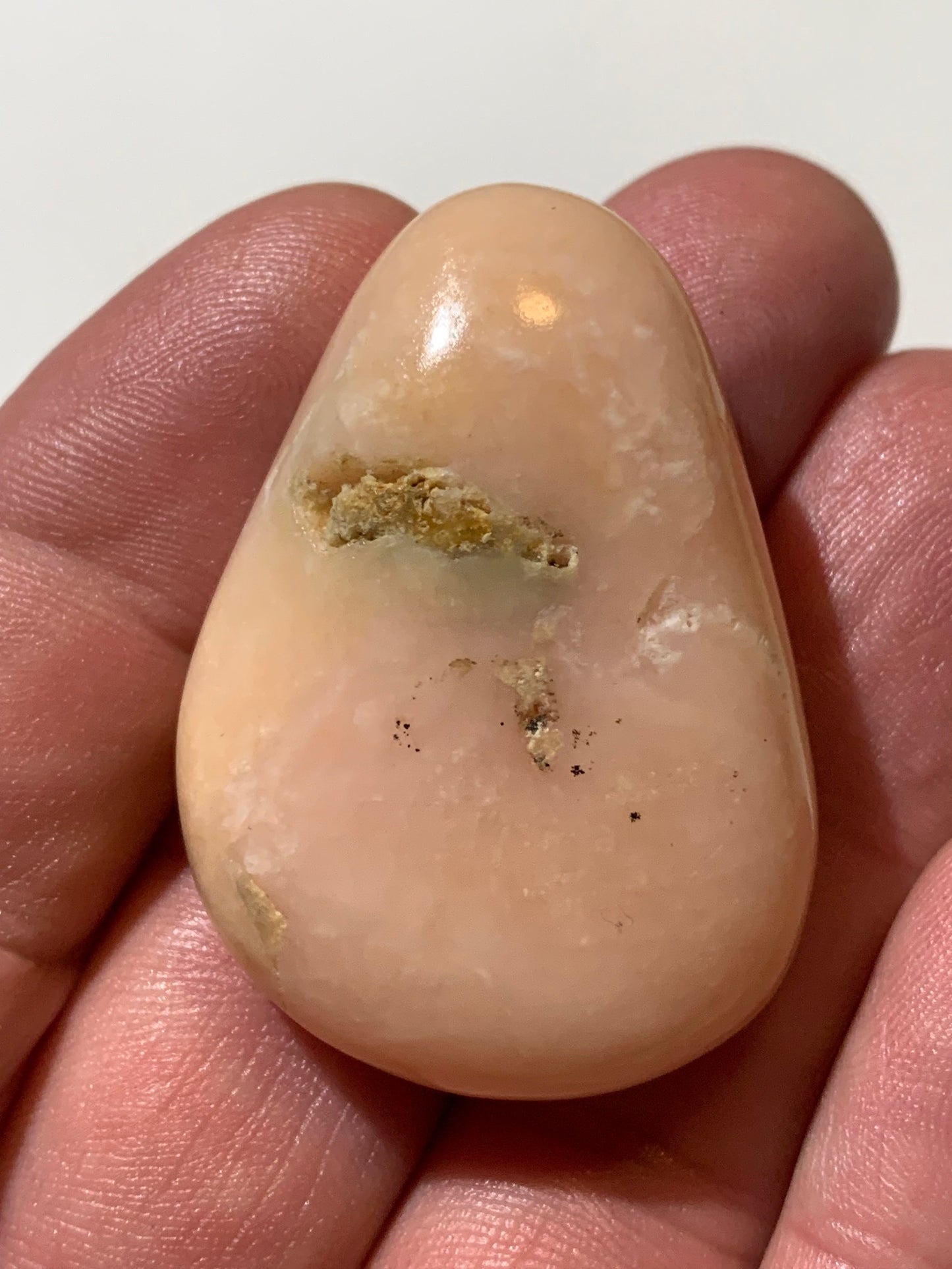 Mangano Calcite ou Calcite rose - Spécimen réagissant à l'U-V, de 45 mm x 32 x 14 - 22,8 gr.