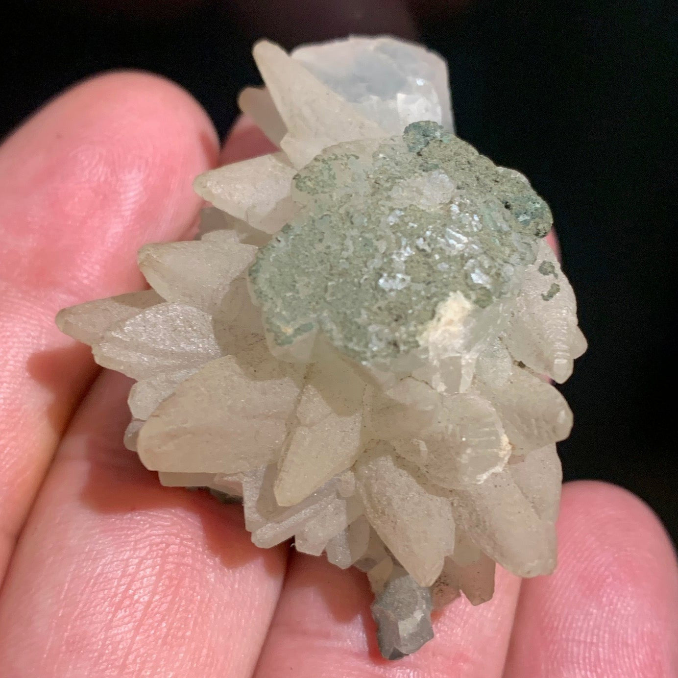Calcite blanche, spécimen brut et naturel de 52 x 37x 23 mm - 36 gr. - Belle pièce de minéralogie