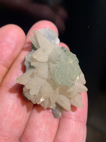 Calcite blanche, spécimen brut et naturel de 52 x 37x 23 mm - 36 gr. - Belle pièce de minéralogie