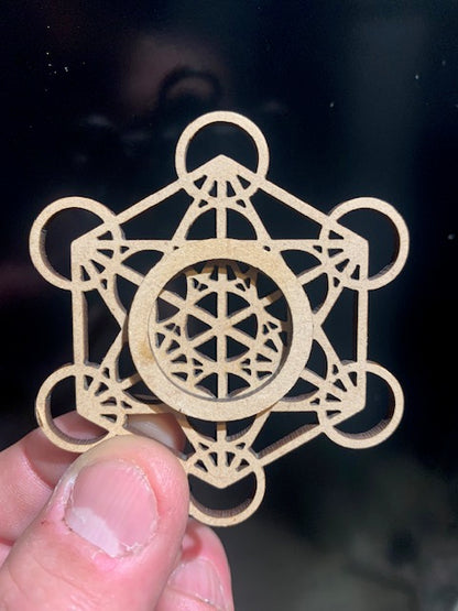 Support pour pierres précieuses en forme de cube de Métatron. 7 cm de diamètre