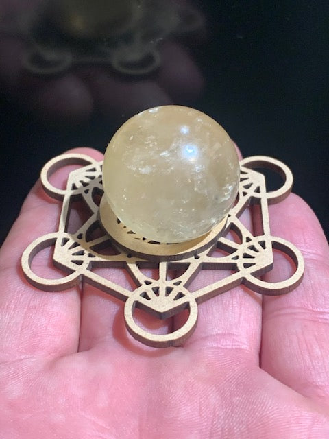 Support pour pierres précieuses en forme de cube de Métatron. 7 cm de diamètre