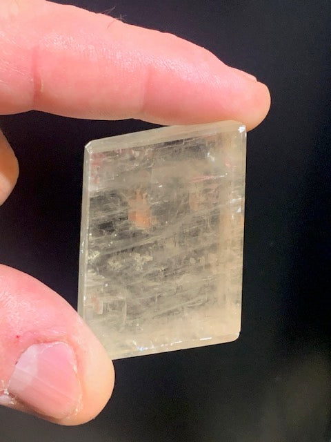 Calcite miel, cristal poli de 44 x 30 x 17 mm - 49,8 gr. - Belle pièce de minéralogie