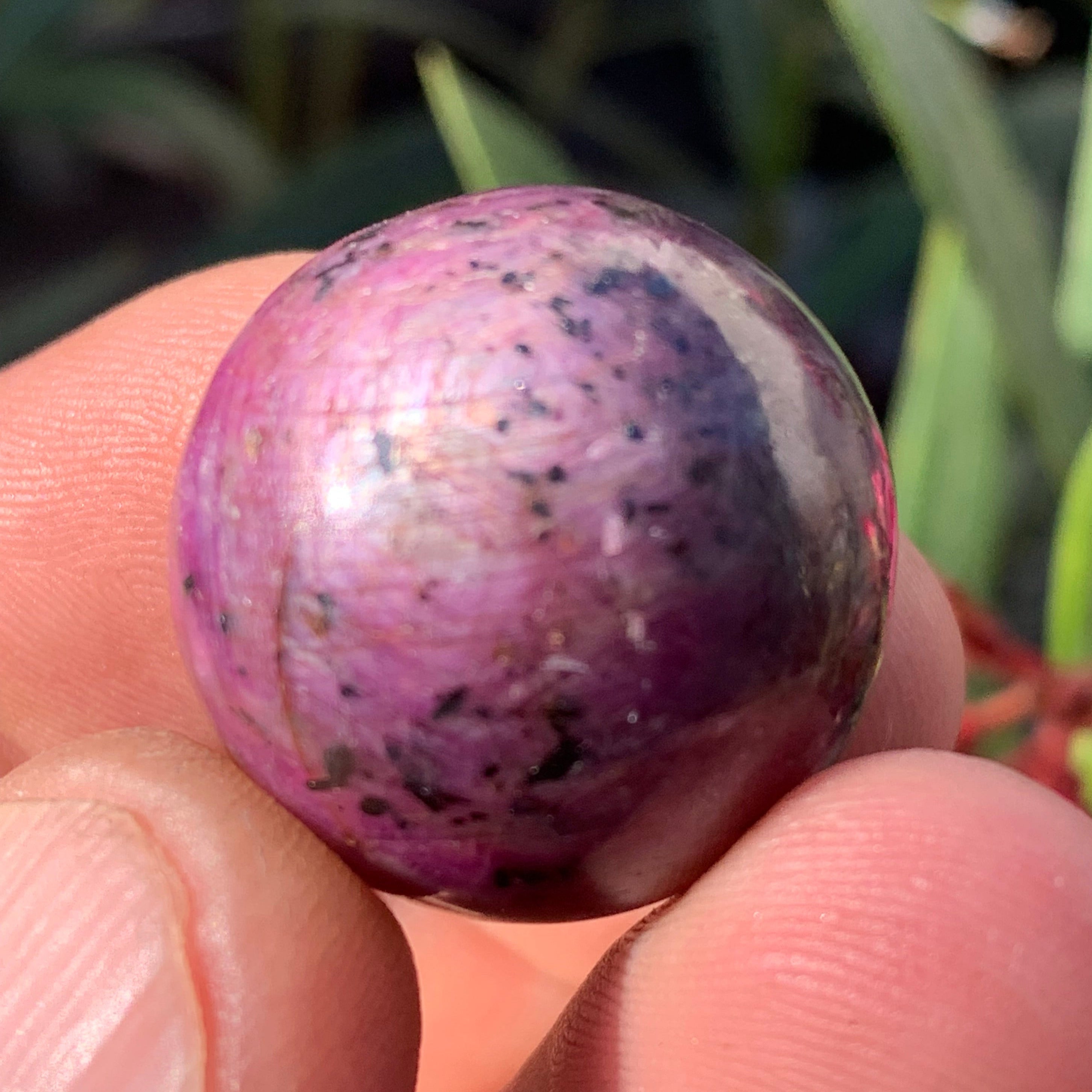 Ruby sphere of 25 millimeters - 32 grams, magnificent quality! Perfect ...