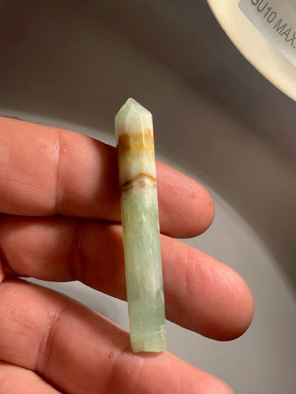 Calcite verte, Pointe/ Laser - 61 x 8 mm - 9,2 gr.