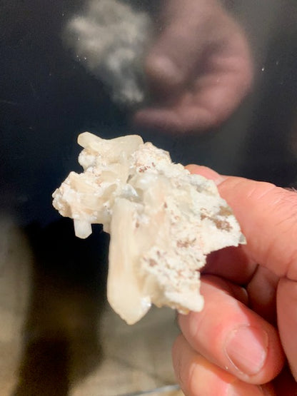 Heulandite, spécimen brut et naturel, collection ancienne - 73 x 58 x 39 mm - 55 gr.