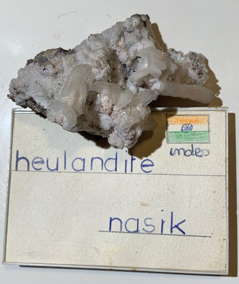 Heulandite, spécimen brut et naturel, collection ancienne - 73 x 58 x 39 mm - 55 gr.