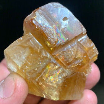 Calcite miel, morceau brut et naturel de 70 x 58 x 43 mm - 144,6 gr.