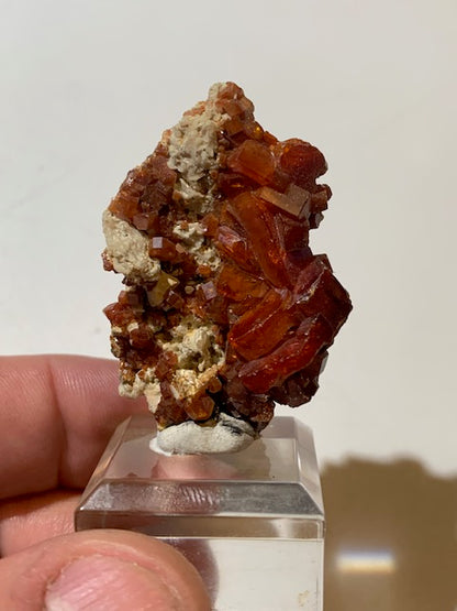 Vanadinite, spécimen brut et naturel, collection ancienne - 47 x 32 x 15 mm - 29,3 gr.
