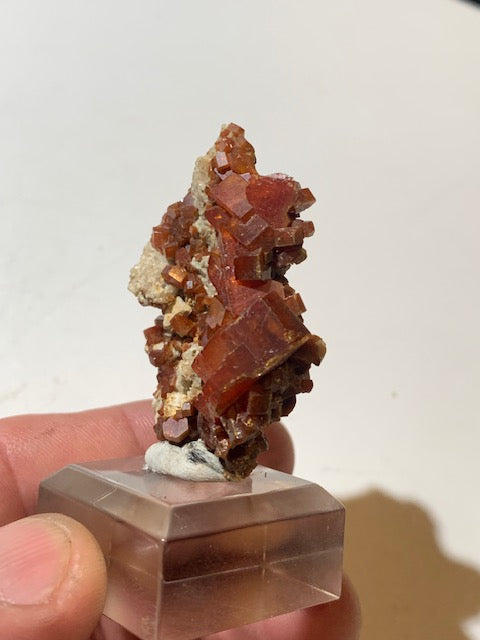 Vanadinite, spécimen brut et naturel, collection ancienne - 47 x 32 x 15 mm - 29,3 gr.