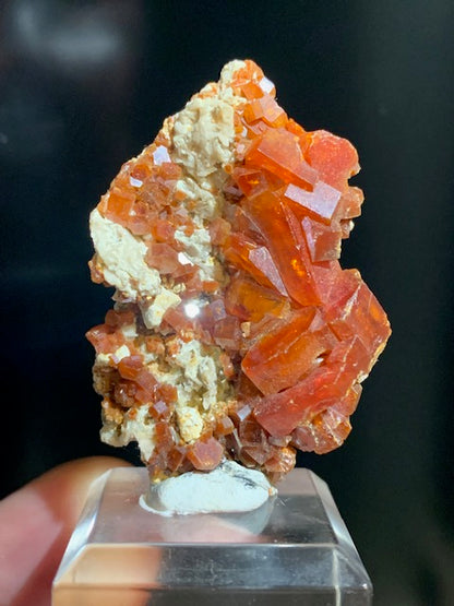 Vanadinite, spécimen brut et naturel, collection ancienne - 47 x 32 x 15 mm - 29,3 gr.