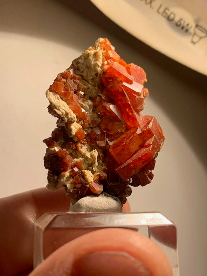 Vanadinite, spécimen brut et naturel, collection ancienne - 47 x 32 x 15 mm - 29,3 gr.