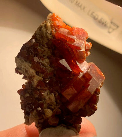 Vanadinite, spécimen brut et naturel, collection ancienne - 47 x 32 x 15 mm - 29,3 gr.