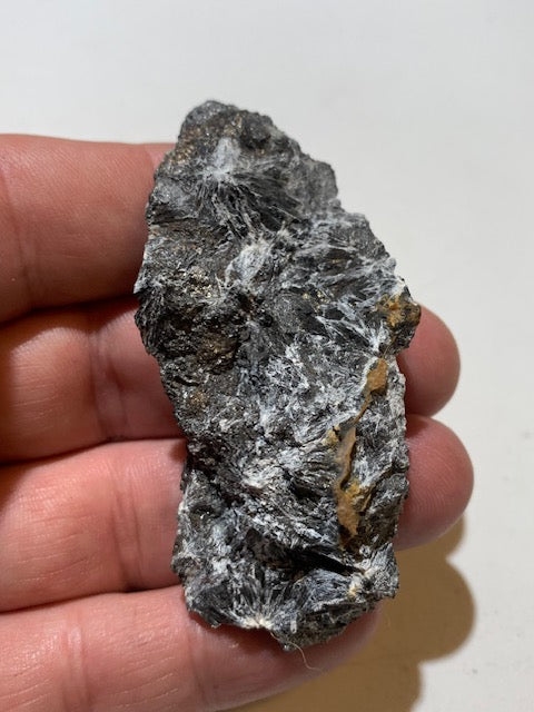 Ludwigite, spécimen brut et naturel, collection ancienne - 70 x 33 x 19 mm - 47,6 gr.