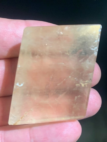 Calcite miel, cristal poli de 49 x 40 x 18 mm - 76,6 gr.