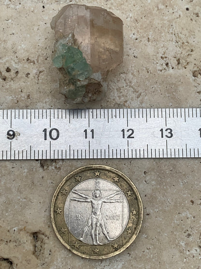 Topaze Impériale avec Aigue-marine, superbe cristal naturel de 25mm x18 x18 - 11,2 grammes. Belle pièce de collection, unique et assez rare !