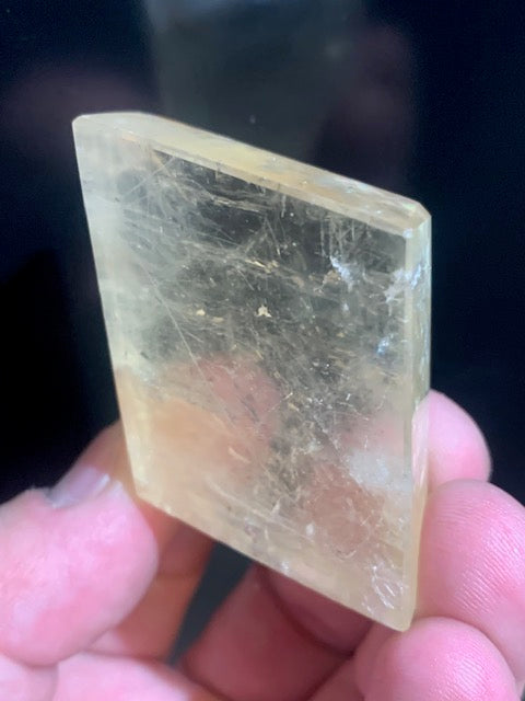 Calcite miel, cristal poli de 49 x 40 x 18 mm - 76,6 gr.