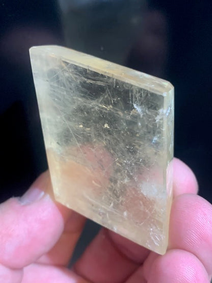 Calcite miel, cristal poli de 49 x 40 x 18 mm - 76,6 gr.