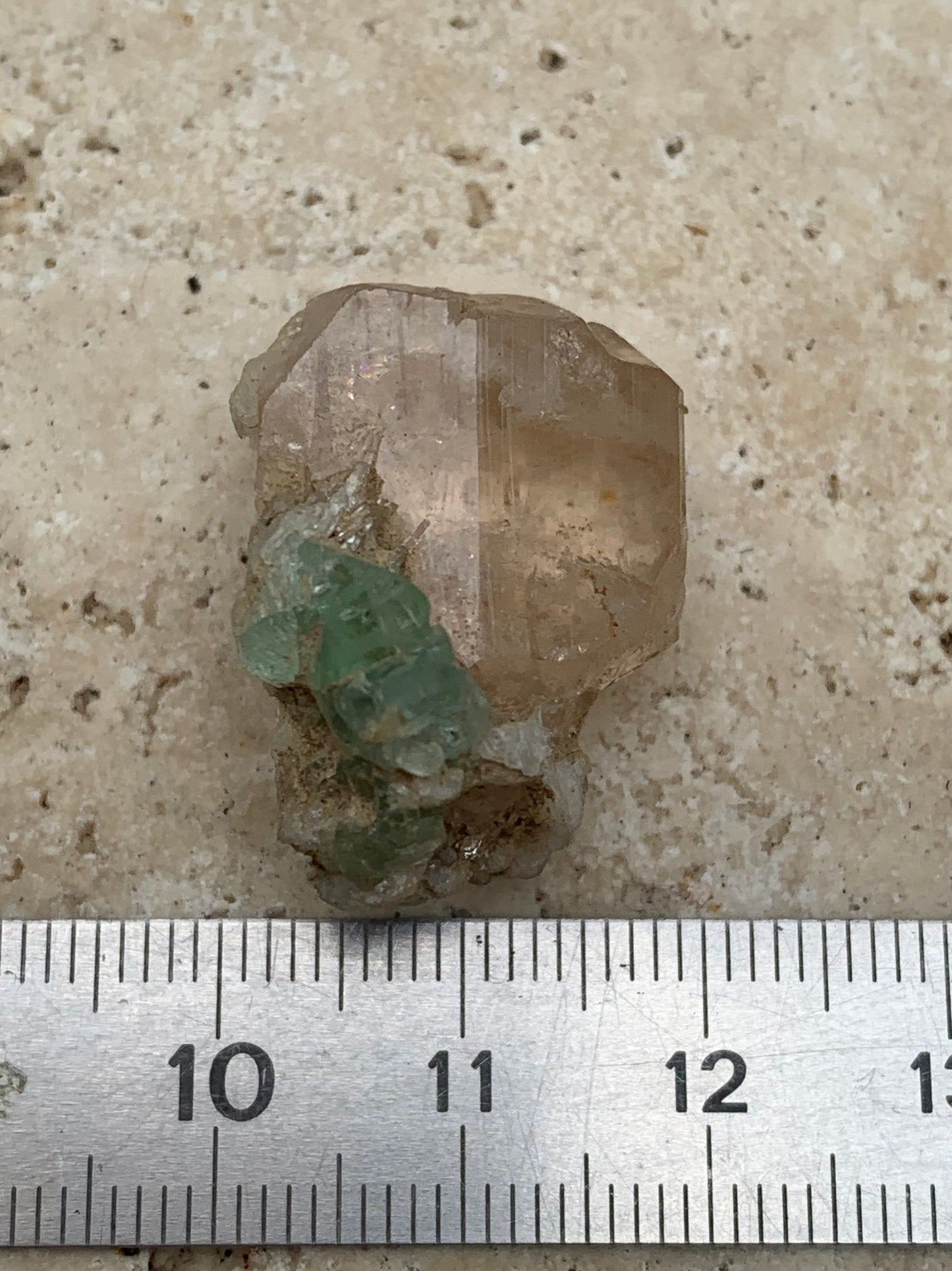 Topaze Impériale avec Aigue-marine, superbe cristal naturel de 25mm x18 x18 - 11,2 grammes. Belle pièce de collection, unique et assez rare !
