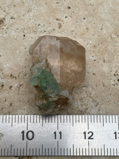 Topaze Impériale avec Aigue-marine, superbe cristal naturel de 25mm x18 x18 - 11,2 grammes. Belle pièce de collection, unique et assez rare !