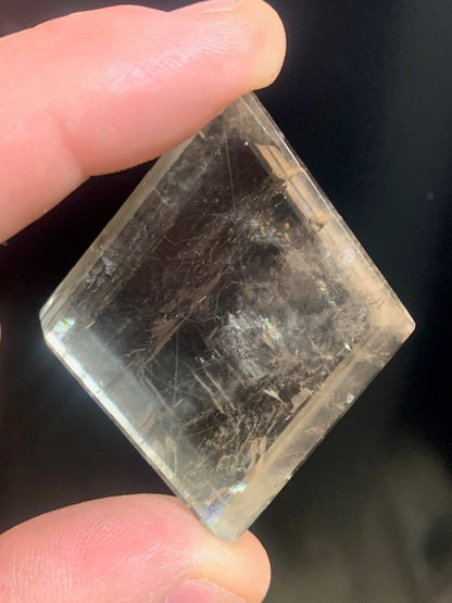 Calcite miel, cristal poli de 45 x 40 x 14 mm - 41,2 gr.