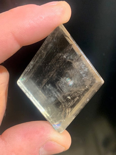 Calcite miel, cristal poli de 45 x 40 x 14 mm - 41,2 gr.