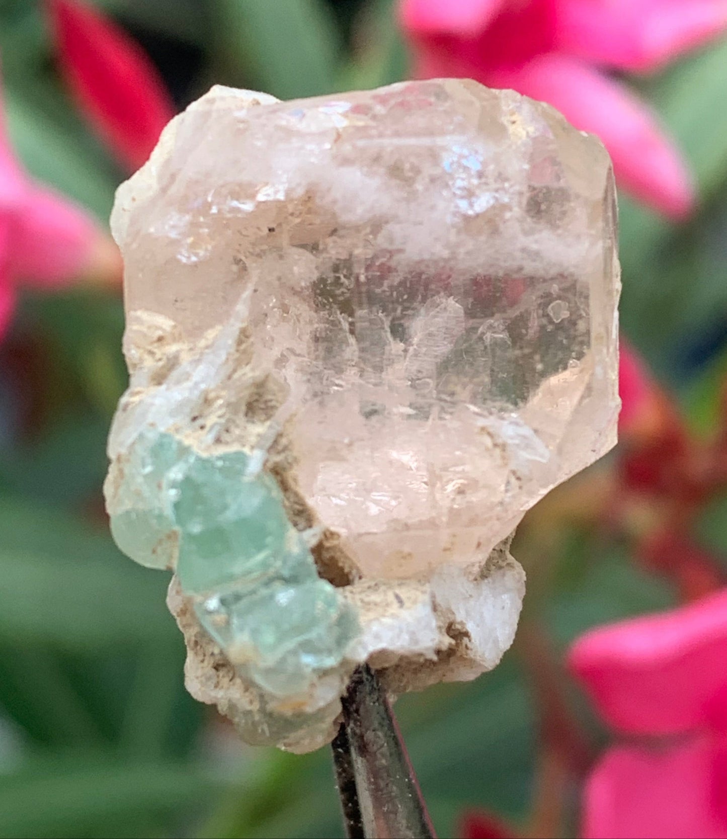 Topaze Impériale avec Aigue-marine, superbe cristal naturel de 25mm x18 x18 - 11,2 grammes. Belle pièce de collection, unique et assez rare !