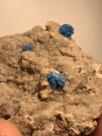 Cavansite, spécimen brut - 65 x 26 x 24 mm - 95 gr.