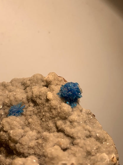Cavansite, spécimen brut - 65 x 26 x 24 mm - 95 gr.