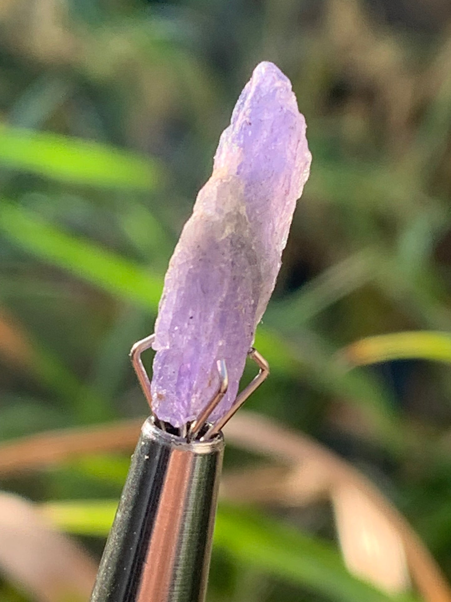 Tanzanite, spécimen brut de 20mm x8 x5 - 1 gramme. Parfait en collection, bijouterie, exposition...