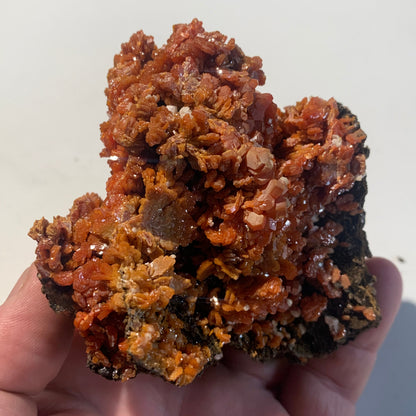 Vanadinite, spécimen brut et naturel - 100 x 83 x 74 mm - 382 gr. - 📽️ Vidéo disponible