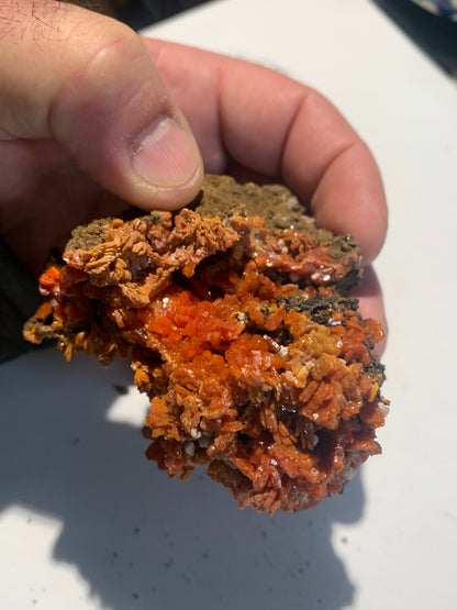 Vanadinite, spécimen brut et naturel - 100 x 83 x 74 mm - 382 gr. - 📽️ Vidéo disponible