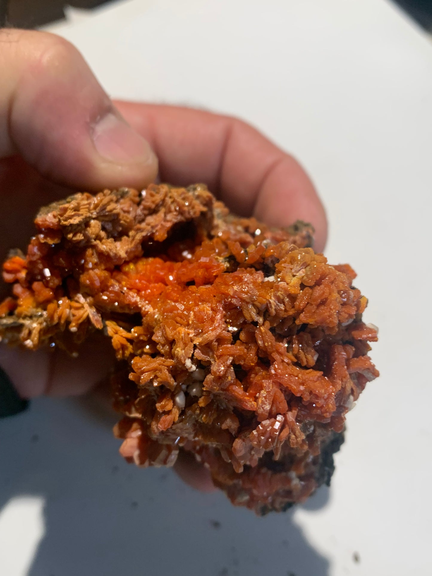 Vanadinite, spécimen brut et naturel - 100 x 83 x 74 mm - 382 gr. - 📽️ Vidéo disponible