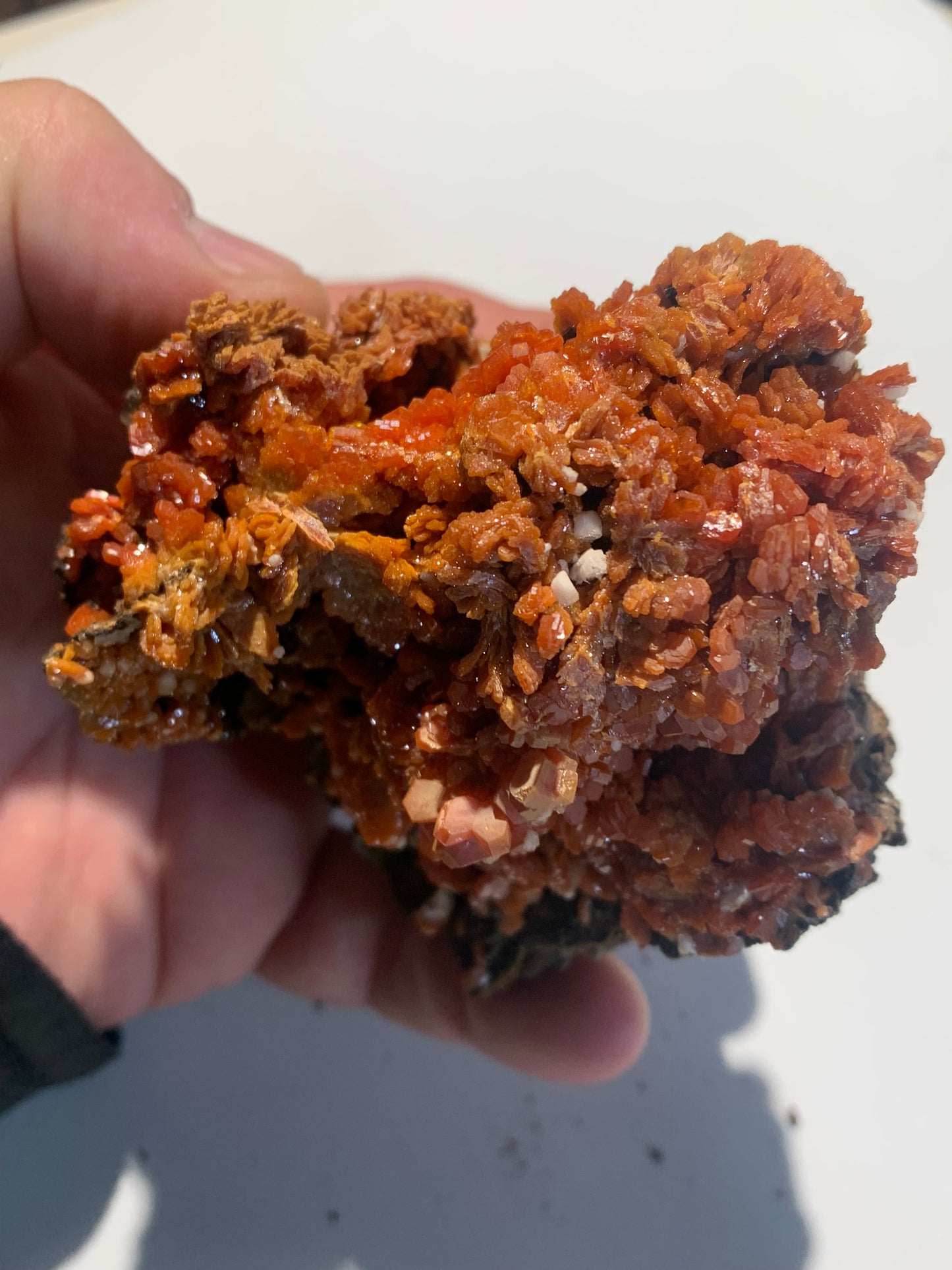 Vanadinite, spécimen brut et naturel - 100 x 83 x 74 mm - 382 gr. - 📽️ Vidéo disponible