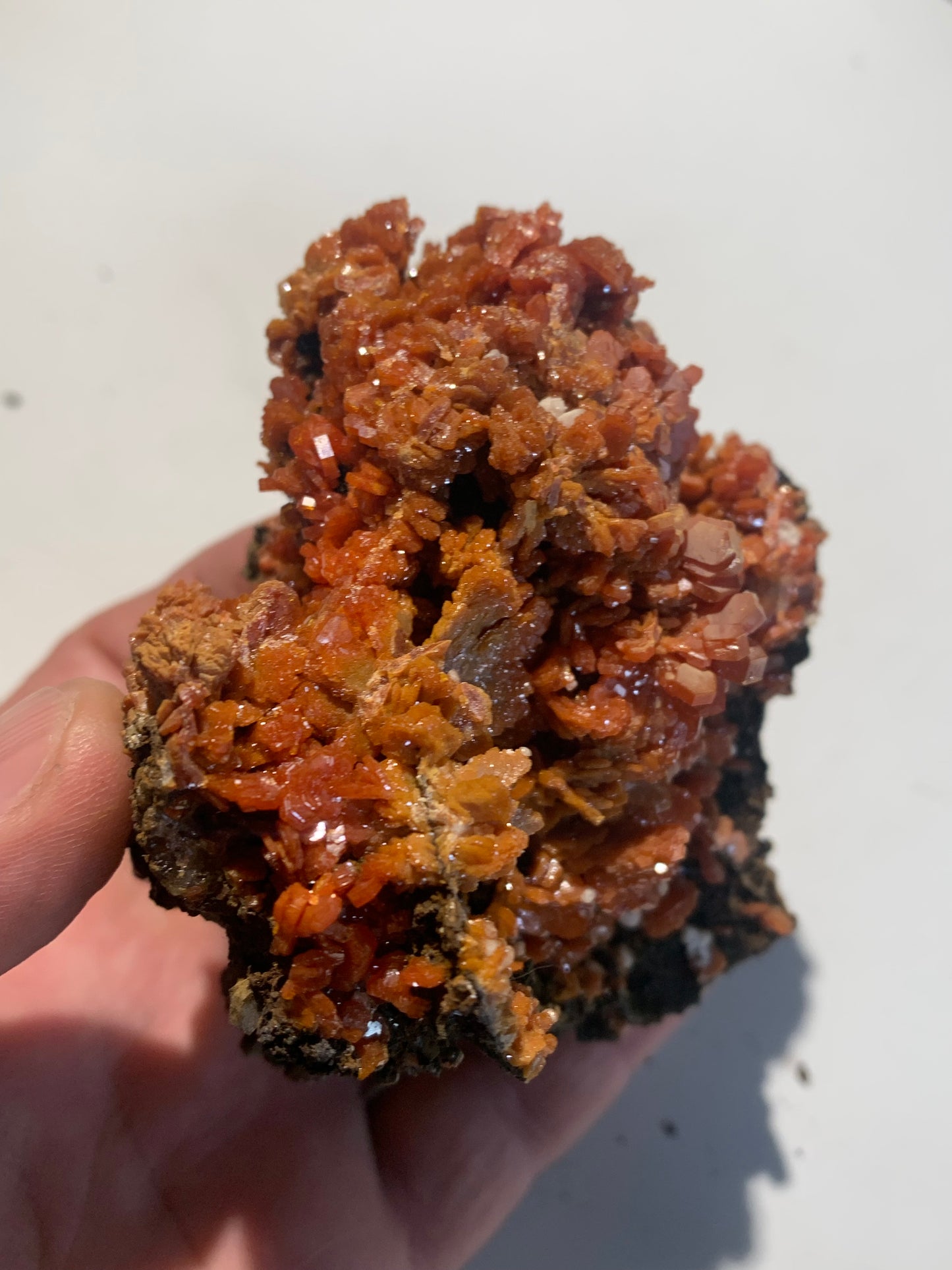 Vanadinite, spécimen brut et naturel - 100 x 83 x 74 mm - 382 gr. - 📽️ Vidéo disponible