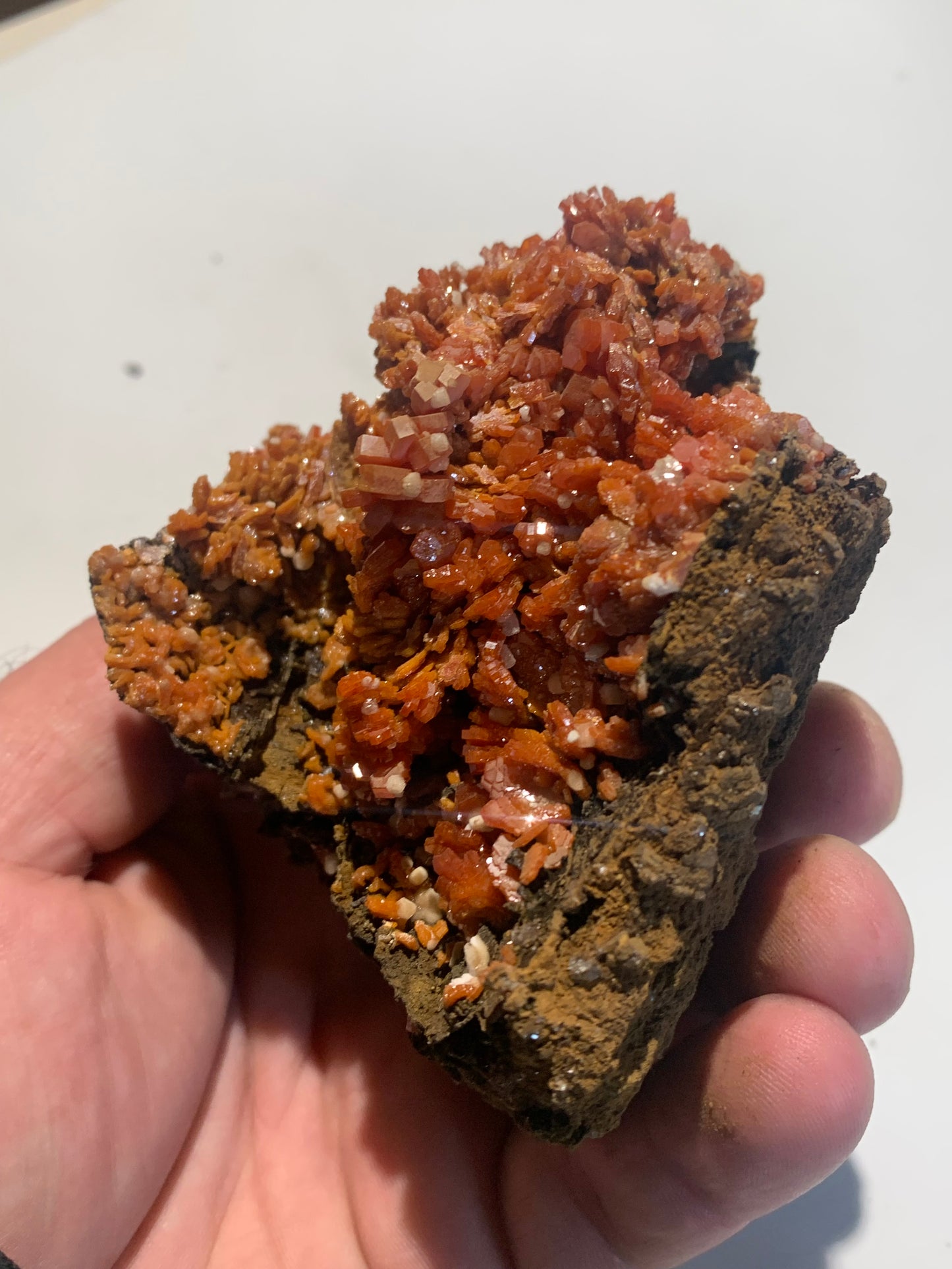 Vanadinite, spécimen brut et naturel - 100 x 83 x 74 mm - 382 gr. - 📽️ Vidéo disponible
