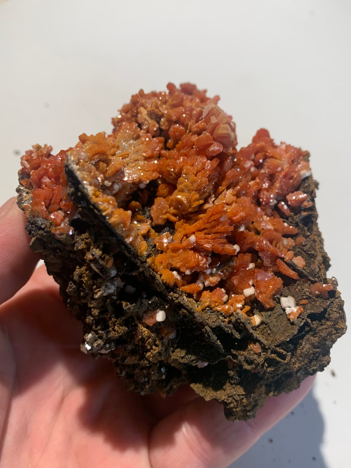 Vanadinite, spécimen brut et naturel - 100 x 83 x 74 mm - 382 gr. - 📽️ Vidéo disponible