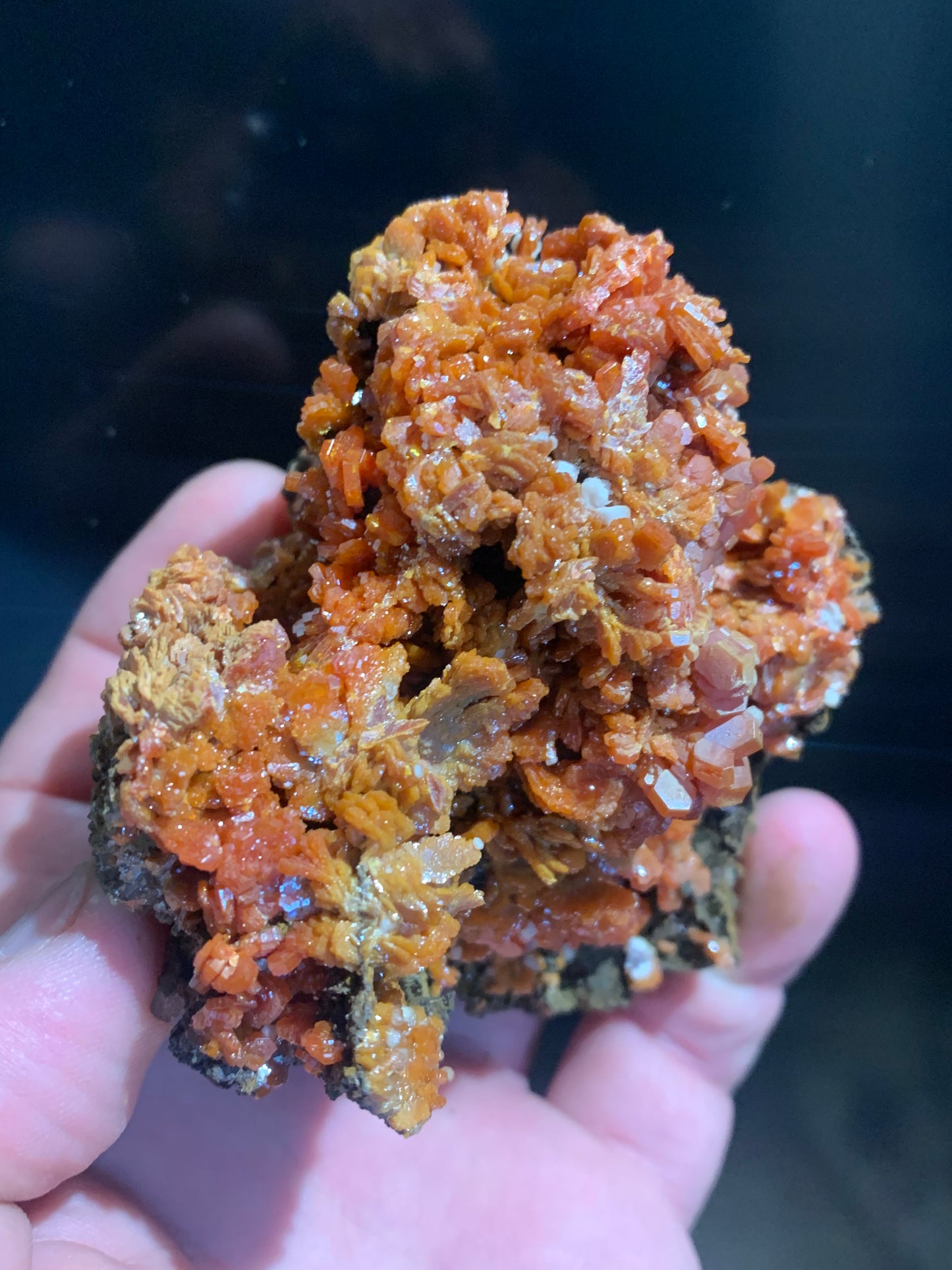 Vanadinite, spécimen brut et naturel - 100 x 83 x 74 mm - 382 gr. - 📽️ Vidéo disponible