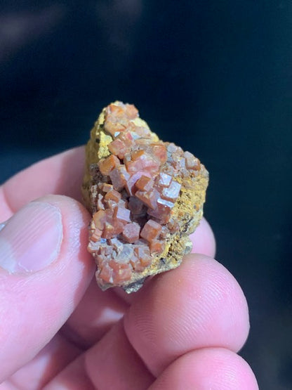 Vanadinite, spécimen brut et naturel - 38 x 29 x 23 mm - 17,8 gr. - Collection ancienne