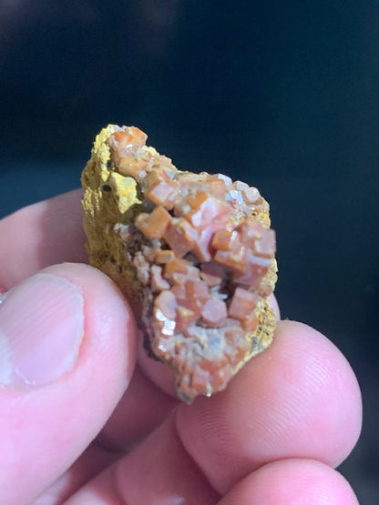 Vanadinite, spécimen brut et naturel - 38 x 29 x 23 mm - 17,8 gr. - Collection ancienne