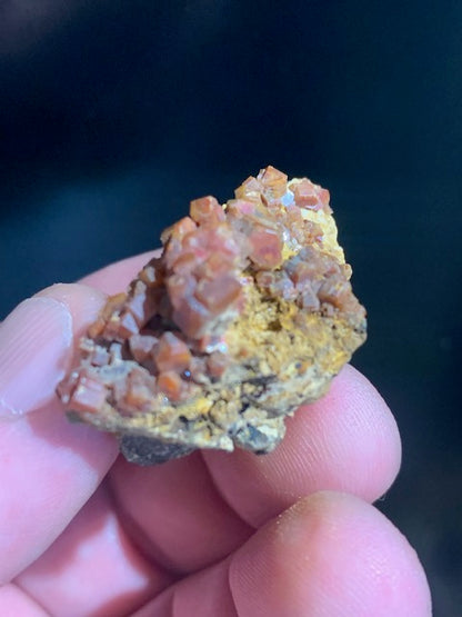 Vanadinite, spécimen brut et naturel - 38 x 29 x 23 mm - 17,8 gr. - Collection ancienne