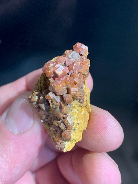 Vanadinite, spécimen brut et naturel - 38 x 29 x 23 mm - 17,8 gr. - Collection ancienne