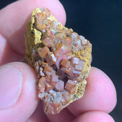 Vanadinite, spécimen brut et naturel - 38 x 29 x 23 mm - 17,8 gr. - Collection ancienne