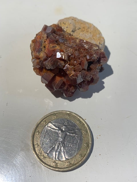 Vanadinite, spécimen brut et naturel - 38 x 33 x 20 mm - 34,3 gr.